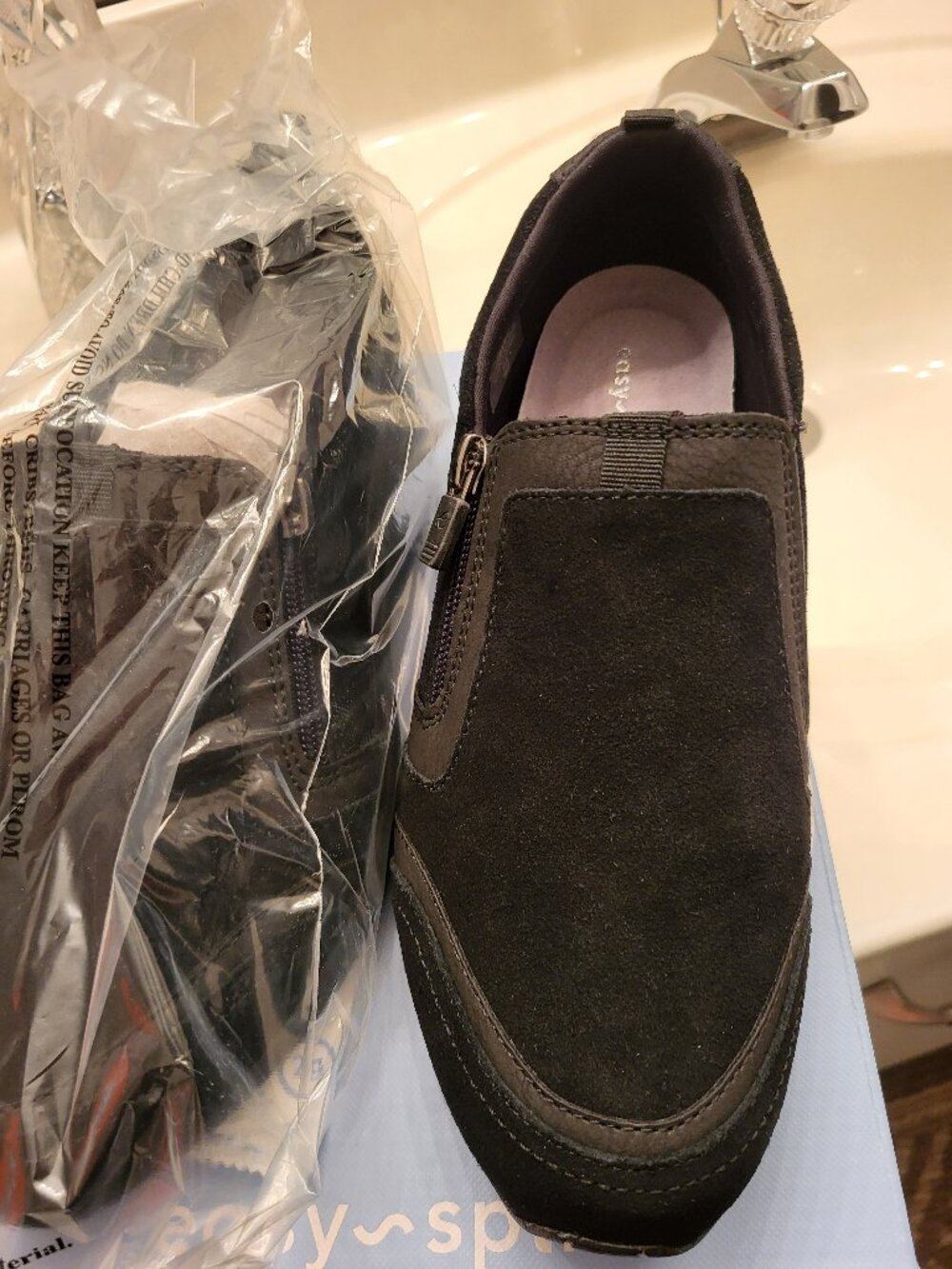 NWT Easy Spirit Thorne Black Comfort Walking Shoes 7.5W Wide Width